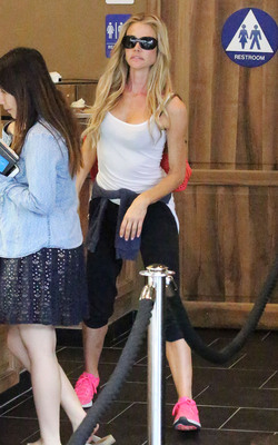 Denise Richards Poster 2751420