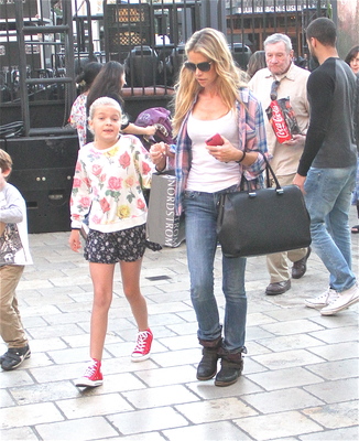 Denise Richards Poster 2751556