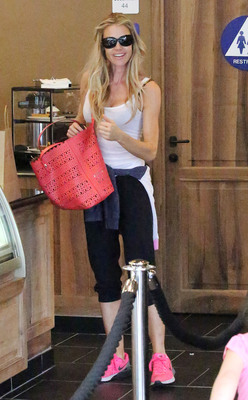 Denise Richards Poster 2752147