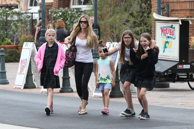 Denise Richards Poster 2752176