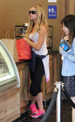 Denise Richards Poster 2752783