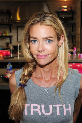 Denise Richards Poster 2753054
