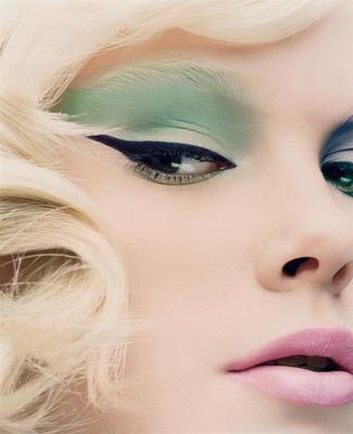 Dewi Driegen Poster 2132968