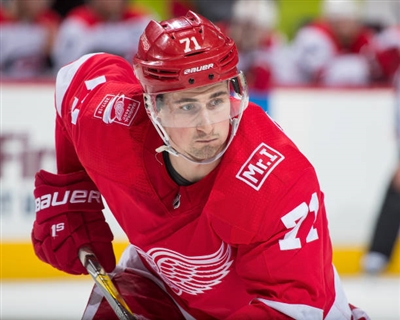 Dylan Larkin Poster 3554815