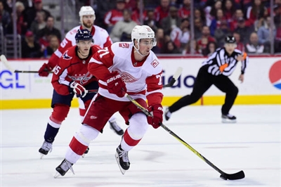 Dylan Larkin Poster 3554819