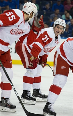 Dylan Larkin Poster 3554848