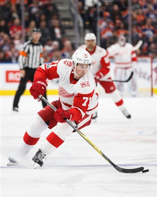Dylan Larkin Poster 3554868