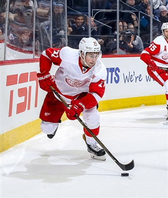 Dylan Larkin Poster 3554906