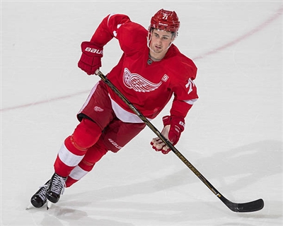 Dylan Larkin Poster 3554922