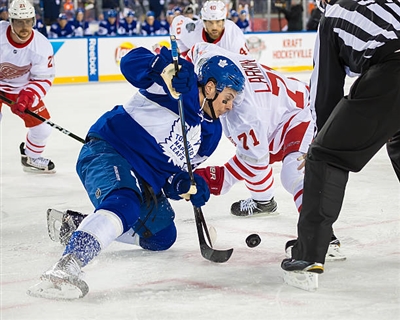 Dylan Larkin Poster 3554947