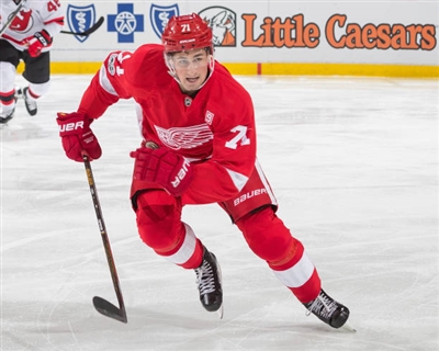 Dylan Larkin Poster 3554974