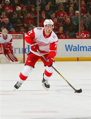 Dylan Larkin Poster 3555006