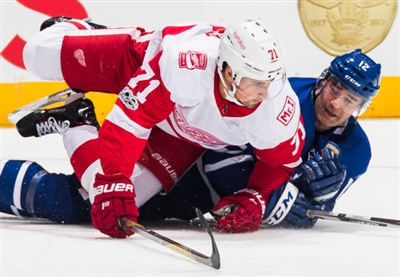 Dylan Larkin Poster 3555036