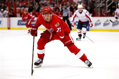 Dylan Larkin Poster 3555048