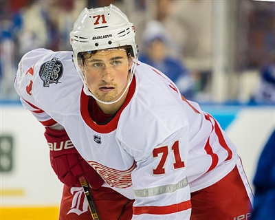 Dylan Larkin Poster 3555057