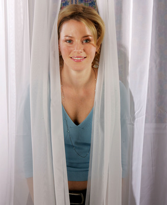 Elizabeth Banks Poster 2074053