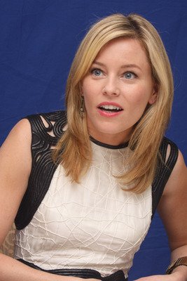 Elizabeth Banks Poster 2446335