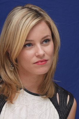 Elizabeth Banks Poster 2446340