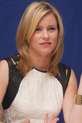 Elizabeth Banks Poster 2446348