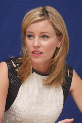 Elizabeth Banks Poster 2446363