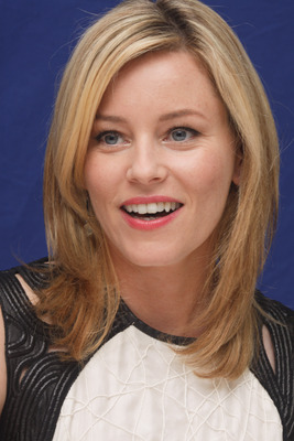 Elizabeth Banks Poster 2446373