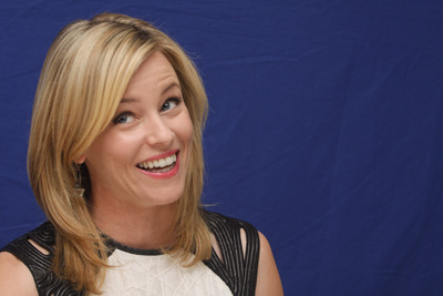 Elizabeth Banks Poster 2446379