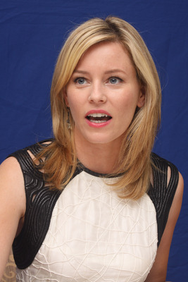 Elizabeth Banks Poster 2446388