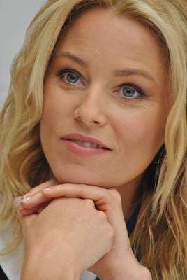 Elizabeth Banks Poster 2531966