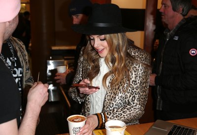 Elizabeth Gillies Poster 3003747