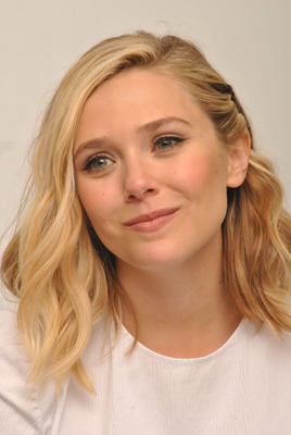 Elizabeth Olsen Poster 2523836