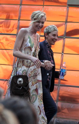 Ellen Degeneres Poster 2718843