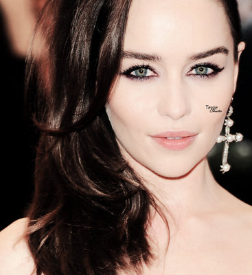 Emilia Clarke Poster 2368421