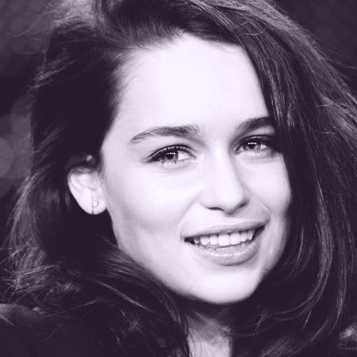 Emilia Clarke Poster 2368426