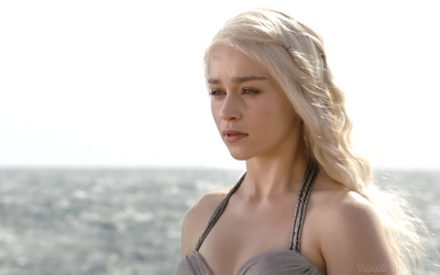 Emilia Clarke Poster 2368440