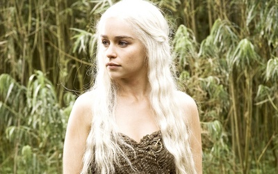 Emilia Clarke Poster 2368442