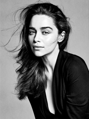 Emilia Clarke Poster 2368445