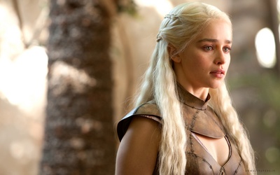 Emilia Clarke Poster 2368447