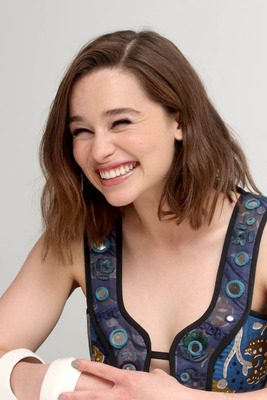 Emilia Clarke Poster 2492951
