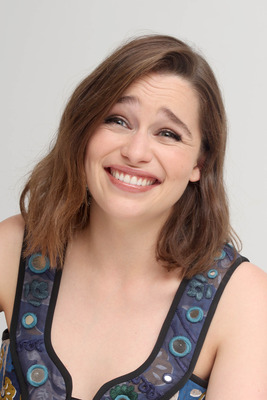 Emilia Clarke Poster 2492960
