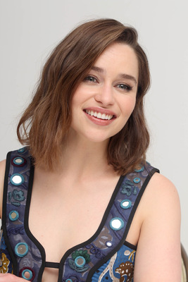 Emilia Clarke Poster 2492967