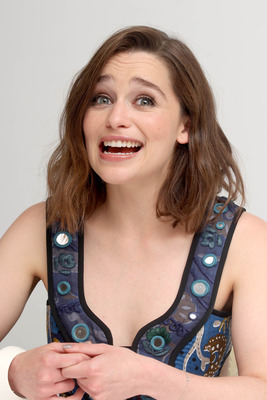 Emilia Clarke Poster 2492968