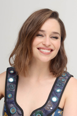 Emilia Clarke Poster 2492969