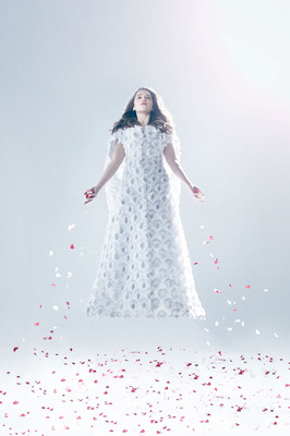 Emilia Clarke Poster 2635797