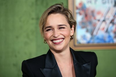 Emilia Clarke Poster 3737083