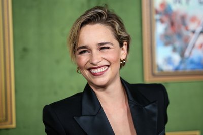 Emilia Clarke Poster 3737420