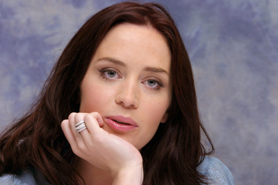 Emily Blunt Poster 2059613