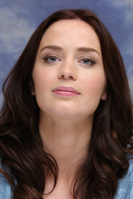 Emily Blunt Poster 2059614