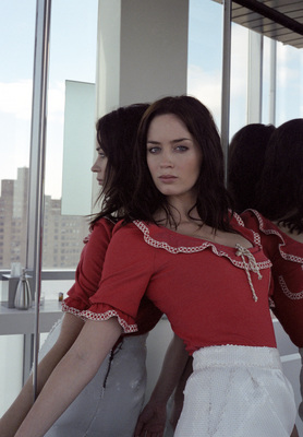Emily Blunt Poster 2122212