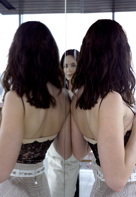Emily Blunt Poster 2122217