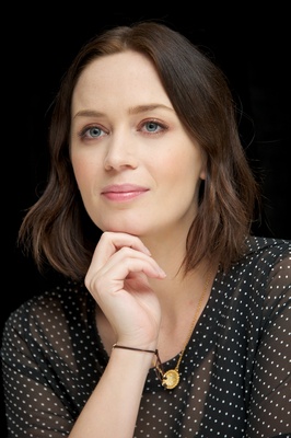 Emily Blunt Poster 2242197